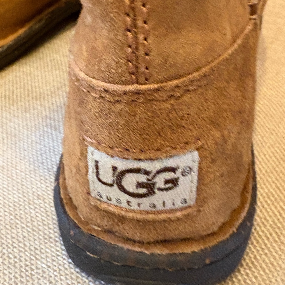 Genuine suede Uggs - Picture 6 of 8